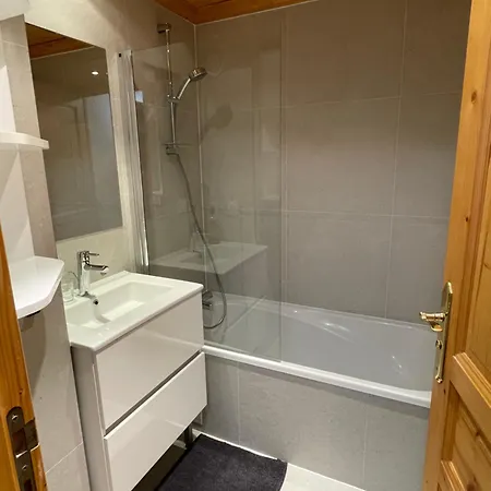 Apartment Centre La Chaudanne, Real In And Out, 3 Bedrooms 2 Bathrooms Newly Renovated, L'eperviere Meribel